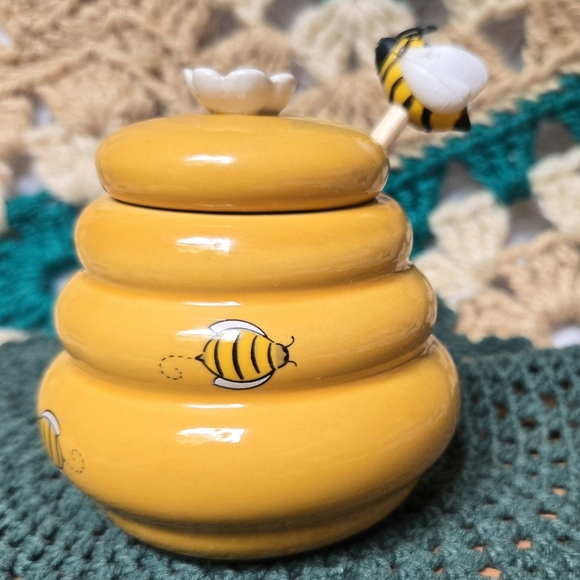 Ceramic Honey Miel Beehive Yellow Gold with Honey Dipper - Picture 4 of 12